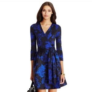 Hard to find DVF Diane Von Furstenberg wrap dress. Size 4.